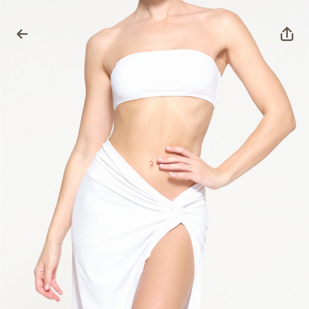 Skims Signature Swim Bandeau Bikini Top, white, size xs, good condition